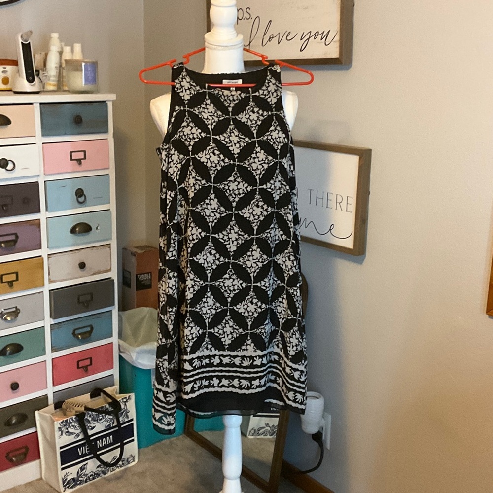 Black and White Sleeveless Dress